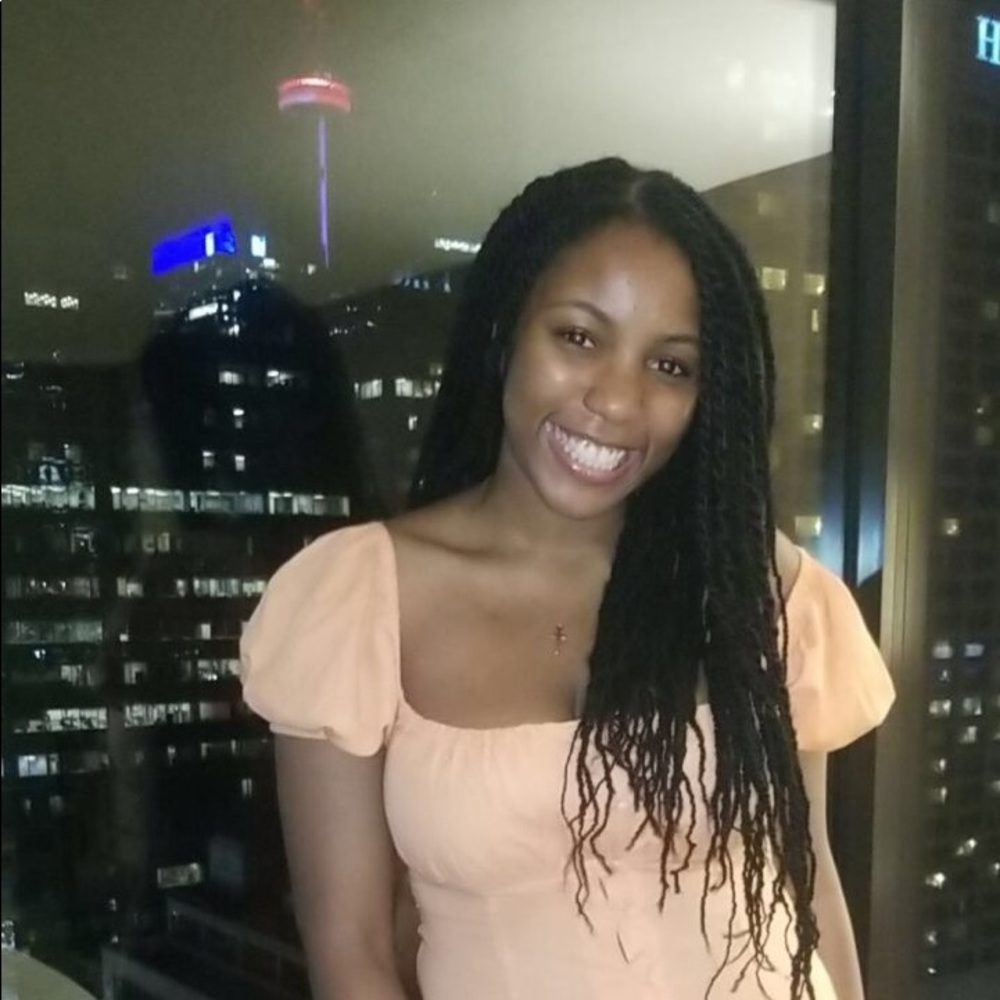 Meet your Posher, Dominique